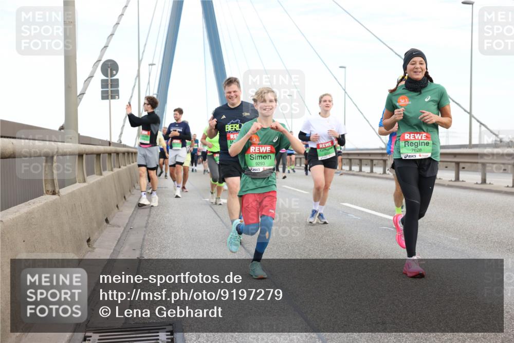 03.10.2025 - Köhlbrandbrückenlauf Lena Gebhardt http://msf.ph/oto/9197279 03.10.2025 15:30:47 Position 1 9293, 9093, 7628 meine-sportfotos.de
