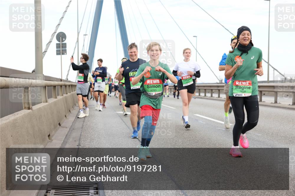 03.10.2025 - Köhlbrandbrückenlauf Lena Gebhardt http://msf.ph/oto/9197281 03.10.2025 15:30:47 Position 1 7377, 9293, 7628 meine-sportfotos.de