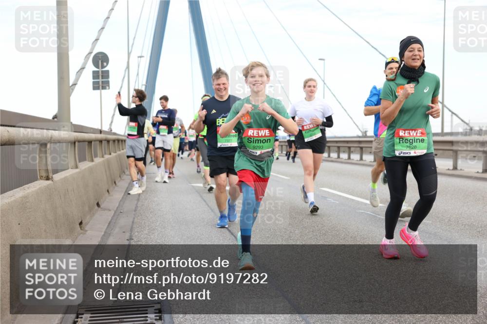 03.10.2025 - Köhlbrandbrückenlauf Lena Gebhardt http://msf.ph/oto/9197282 03.10.2025 15:30:47 Position 1 7377, 9293, 9003, 7628 meine-sportfotos.de