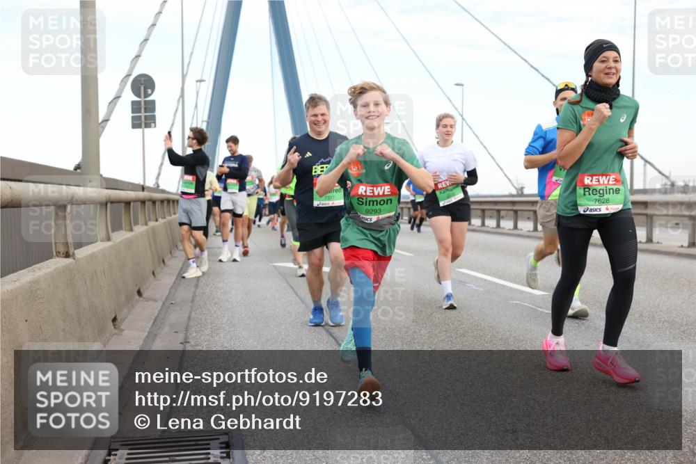 03.10.2025 - Köhlbrandbrückenlauf Lena Gebhardt http://msf.ph/oto/9197283 03.10.2025 15:30:47 Position 1 7377, 9293, 7628 meine-sportfotos.de
