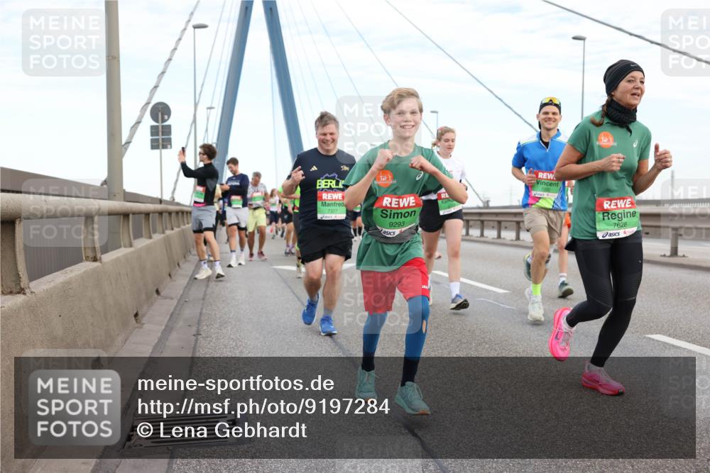 03.10.2025 - Köhlbrandbrückenlauf Lena Gebhardt http://msf.ph/oto/9197284 03.10.2025 15:30:47 Position 1 5, 7377, 9293, 7628 meine-sportfotos.de