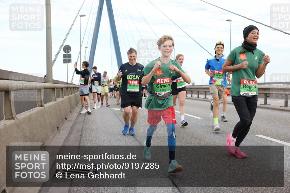03.10.2025 - Köhlbrandbrückenlauf Lena Gebhardt http://msf.ph/oto/9197285 03.10.2025 15:30:47 Position 1 50, 7377, 9293, 7628 meine-sportfotos.de