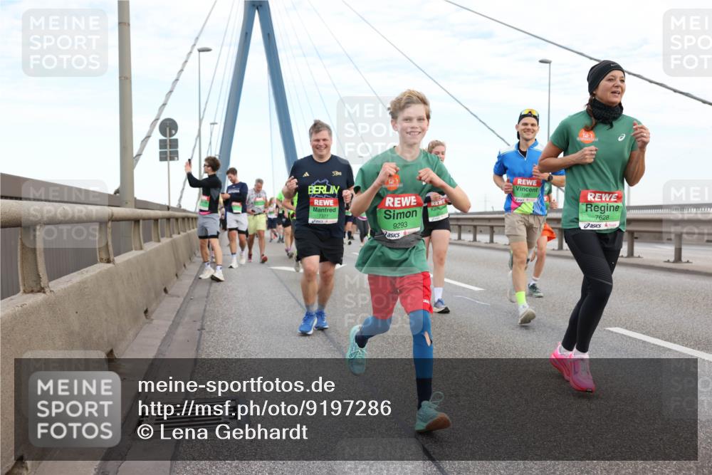 03.10.2025 - Köhlbrandbrückenlauf Lena Gebhardt http://msf.ph/oto/9197286 03.10.2025 15:30:47 Position 1 5, 7377, 9293, 7628 meine-sportfotos.de