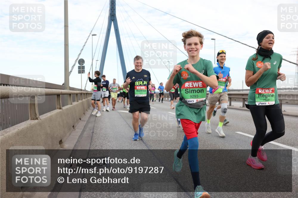 03.10.2025 - Köhlbrandbrückenlauf Lena Gebhardt http://msf.ph/oto/9197287 03.10.2025 15:30:48 Position 1 50, 7377, 9293, 7628 meine-sportfotos.de