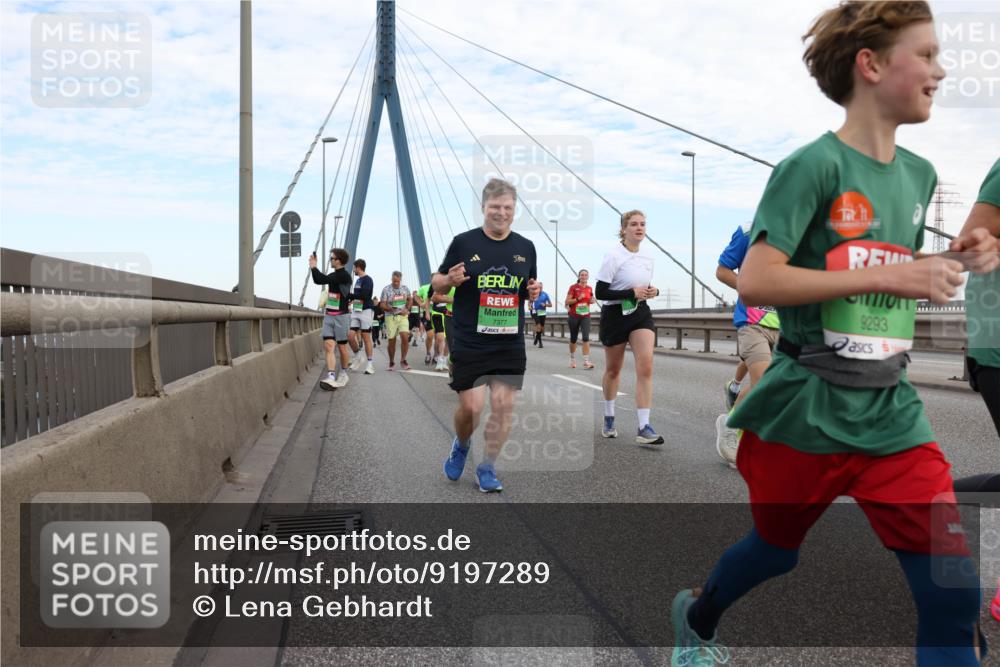 03.10.2025 - Köhlbrandbrückenlauf Lena Gebhardt http://msf.ph/oto/9197289 03.10.2025 15:30:48 Position 1 7377, 9293 meine-sportfotos.de