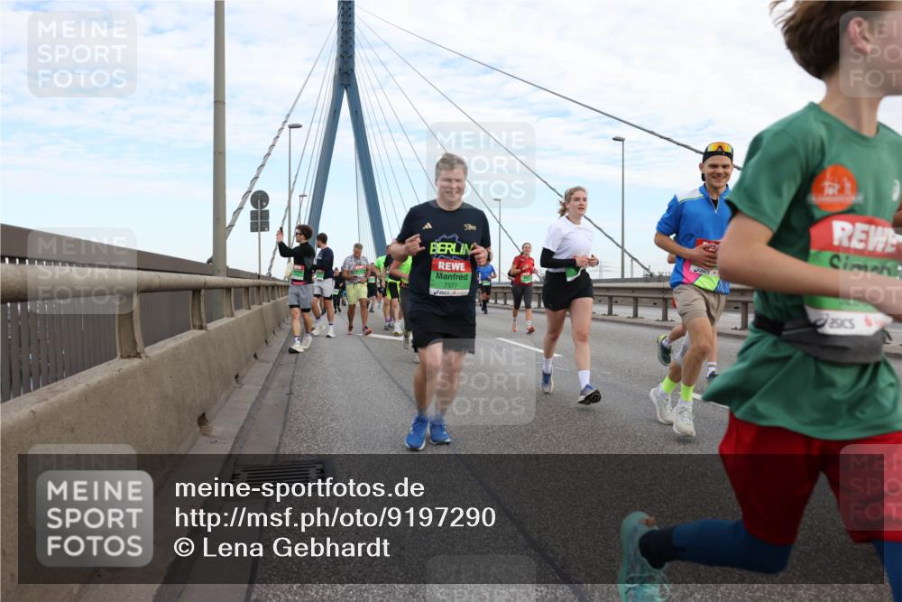 03.10.2025 - Köhlbrandbrückenlauf Lena Gebhardt http://msf.ph/oto/9197290 03.10.2025 15:30:48 Position 1 50, 7377 meine-sportfotos.de