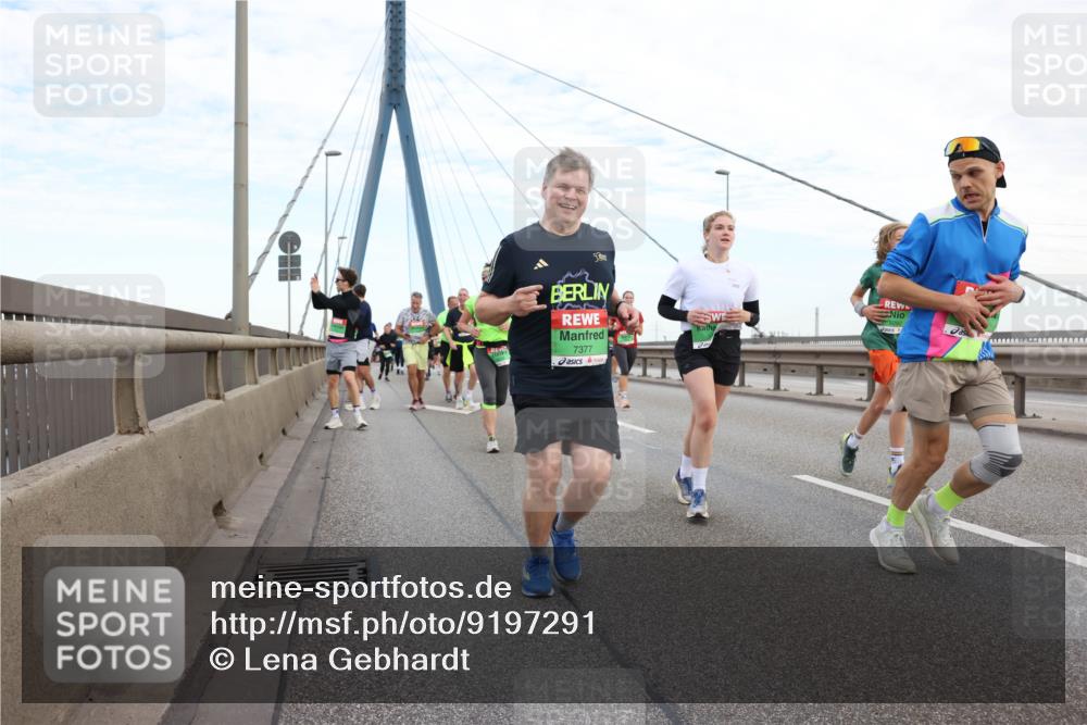 03.10.2025 - Köhlbrandbrückenlauf Lena Gebhardt http://msf.ph/oto/9197291 03.10.2025 15:30:48 Position 1 7377 meine-sportfotos.de