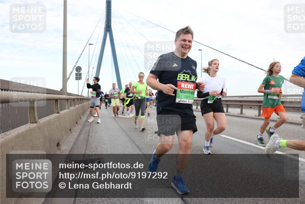 03.10.2025 - Köhlbrandbrückenlauf Lena Gebhardt http://msf.ph/oto/9197292 03.10.2025 15:30:49 Position 1 7377 meine-sportfotos.de