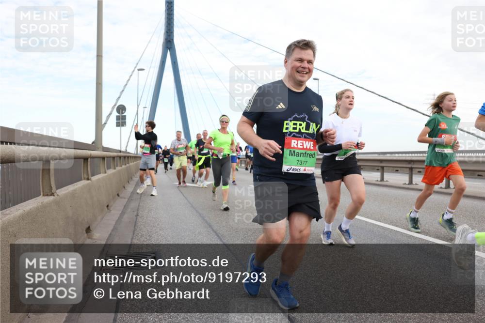 03.10.2025 - Köhlbrandbrückenlauf Lena Gebhardt http://msf.ph/oto/9197293 03.10.2025 15:30:49 Position 1 7377 meine-sportfotos.de