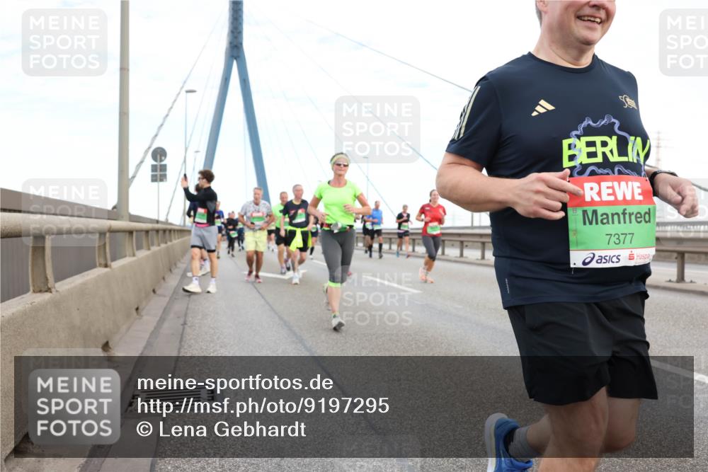 03.10.2025 - Köhlbrandbrückenlauf Lena Gebhardt http://msf.ph/oto/9197295 03.10.2025 15:30:49 Position 1 7377 meine-sportfotos.de