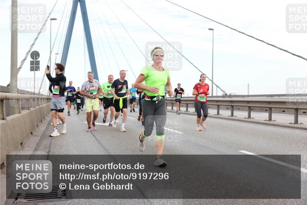 03.10.2025 - Köhlbrandbrückenlauf Lena Gebhardt http://msf.ph/oto/9197296 03.10.2025 15:30:49 Position 1  meine-sportfotos.de