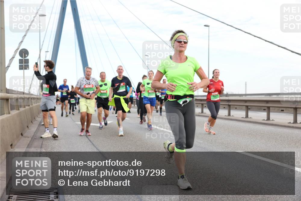 03.10.2025 - Köhlbrandbrückenlauf Lena Gebhardt http://msf.ph/oto/9197298 03.10.2025 15:30:50 Position 1  meine-sportfotos.de