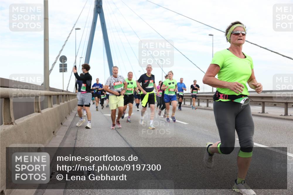 03.10.2025 - Köhlbrandbrückenlauf Lena Gebhardt http://msf.ph/oto/9197300 03.10.2025 15:30:50 Position 1  meine-sportfotos.de