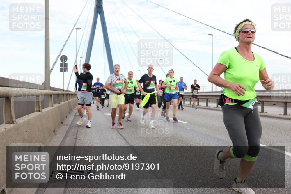 03.10.2025 - Köhlbrandbrückenlauf Lena Gebhardt http://msf.ph/oto/9197301 03.10.2025 15:30:50 Position 1  meine-sportfotos.de