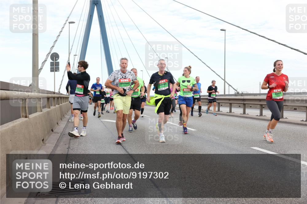 03.10.2025 - Köhlbrandbrückenlauf Lena Gebhardt http://msf.ph/oto/9197302 03.10.2025 15:30:51 Position 1 7587, 7537, 8181 meine-sportfotos.de