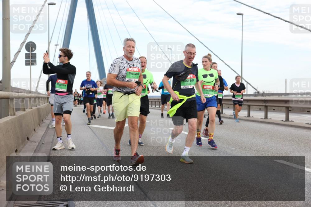 03.10.2025 - Köhlbrandbrückenlauf Lena Gebhardt http://msf.ph/oto/9197303 03.10.2025 15:30:51 Position 1 7722, 7587, 7537, 8181 meine-sportfotos.de