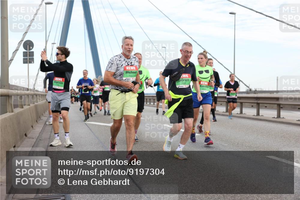 03.10.2025 - Köhlbrandbrückenlauf Lena Gebhardt http://msf.ph/oto/9197304 03.10.2025 15:30:51 Position 1 7722, 7587, 7537, 8181 meine-sportfotos.de