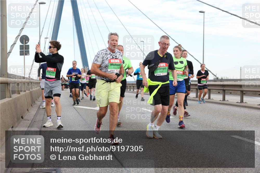 03.10.2025 - Köhlbrandbrückenlauf Lena Gebhardt http://msf.ph/oto/9197305 03.10.2025 15:30:51 Position 1 7722, 7587, 7537, 8181 meine-sportfotos.de