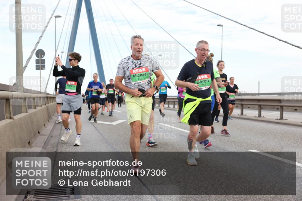03.10.2025 - Köhlbrandbrückenlauf Lena Gebhardt http://msf.ph/oto/9197306 03.10.2025 15:30:51 Position 1 7722, 7587, 7537 meine-sportfotos.de