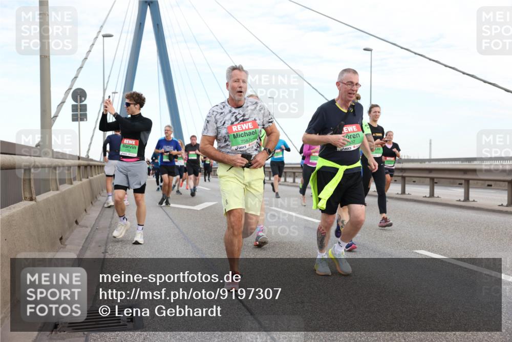03.10.2025 - Köhlbrandbrückenlauf Lena Gebhardt http://msf.ph/oto/9197307 03.10.2025 15:30:51 Position 1 7587, 7537 meine-sportfotos.de