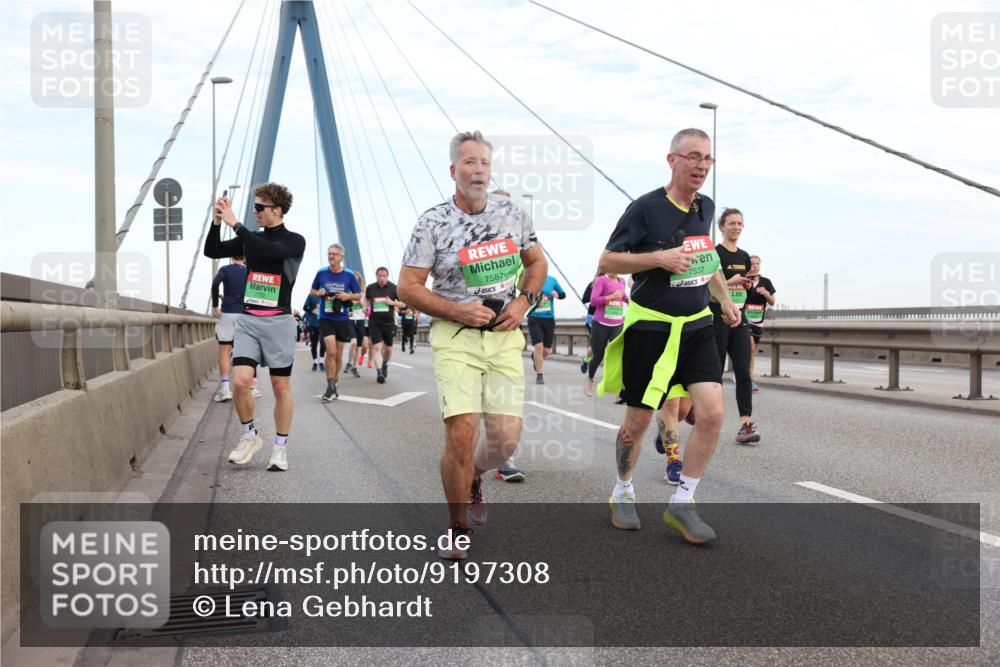 03.10.2025 - Köhlbrandbrückenlauf Lena Gebhardt http://msf.ph/oto/9197308 03.10.2025 15:30:51 Position 1 7587, 7537 meine-sportfotos.de