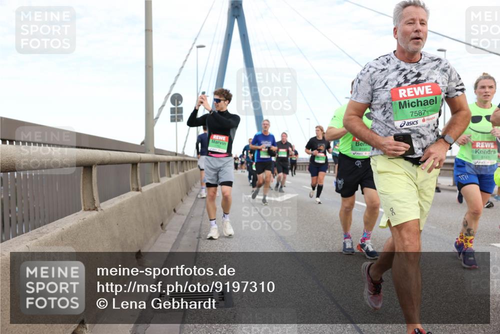 03.10.2025 - Köhlbrandbrückenlauf Lena Gebhardt http://msf.ph/oto/9197310 03.10.2025 15:30:52 Position 1 8190, 7587, 1177, 8181 meine-sportfotos.de