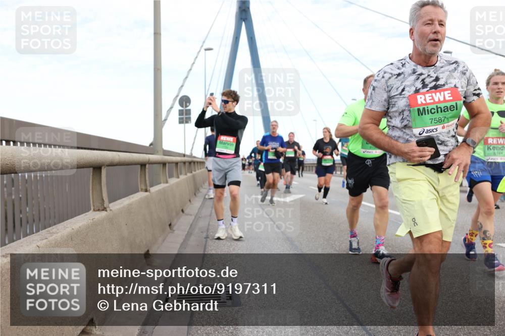 03.10.2025 - Köhlbrandbrückenlauf Lena Gebhardt http://msf.ph/oto/9197311 03.10.2025 15:30:52 Position 1 7587, 1177, 8181 meine-sportfotos.de