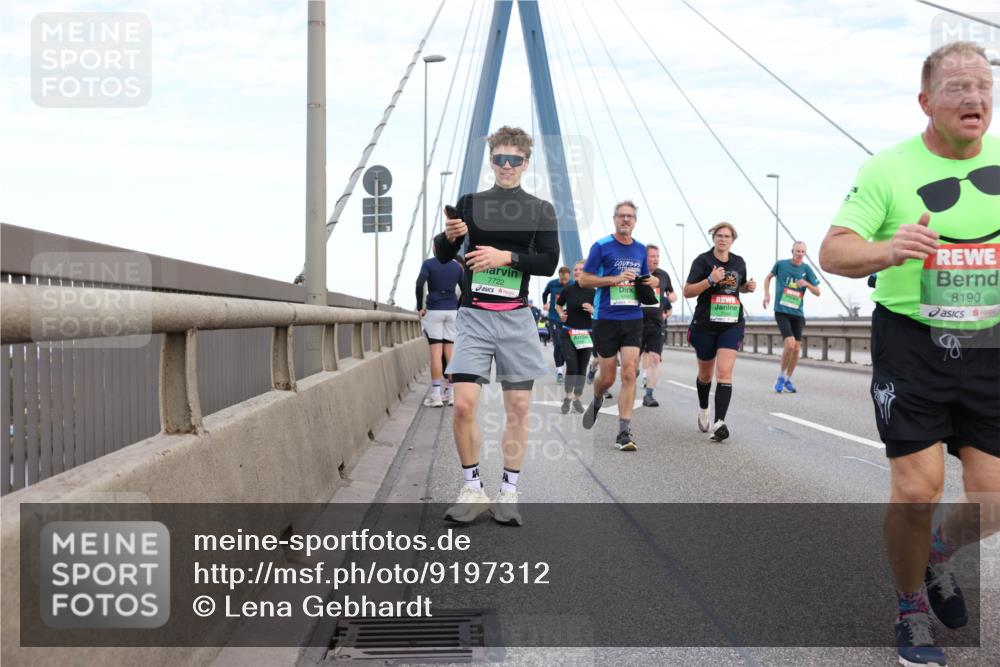 03.10.2025 - Köhlbrandbrückenlauf Lena Gebhardt http://msf.ph/oto/9197312 03.10.2025 15:30:53 Position 1 7722, 5, 8190 meine-sportfotos.de