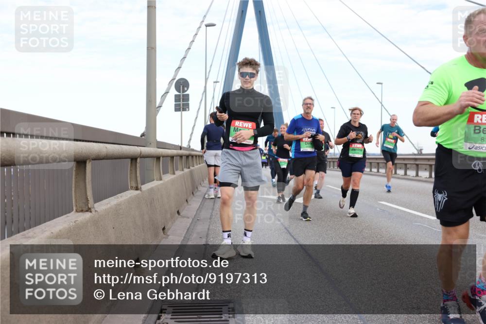 03.10.2025 - Köhlbrandbrückenlauf Lena Gebhardt http://msf.ph/oto/9197313 03.10.2025 15:30:53 Position 1 8 meine-sportfotos.de