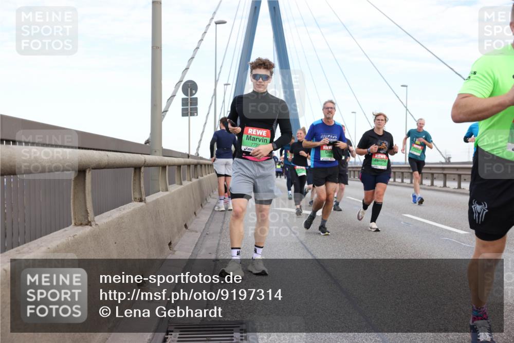 03.10.2025 - Köhlbrandbrückenlauf Lena Gebhardt http://msf.ph/oto/9197314 03.10.2025 15:30:53 Position 1 7722 meine-sportfotos.de