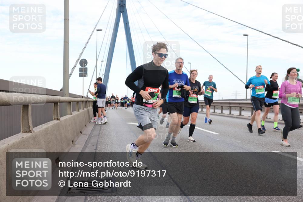 03.10.2025 - Köhlbrandbrückenlauf Lena Gebhardt http://msf.ph/oto/9197317 03.10.2025 15:30:53 Position 1 9496, 9190 meine-sportfotos.de