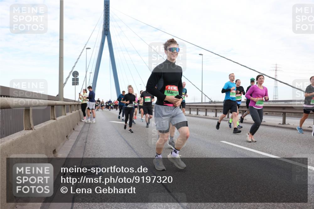 03.10.2025 - Köhlbrandbrückenlauf Lena Gebhardt http://msf.ph/oto/9197320 03.10.2025 15:30:54 Position 1  meine-sportfotos.de