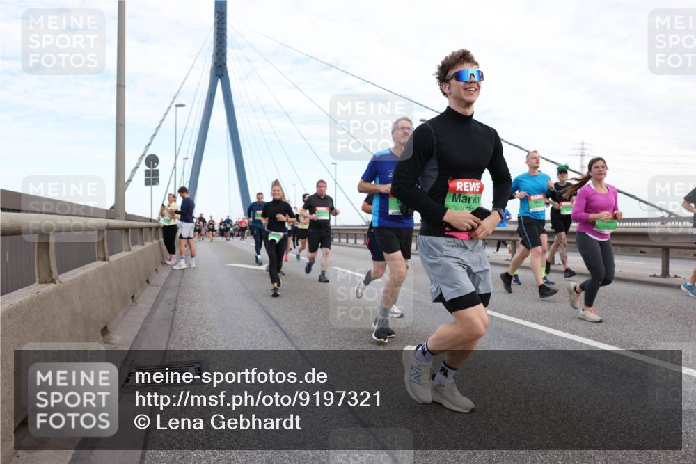 03.10.2025 - Köhlbrandbrückenlauf Lena Gebhardt http://msf.ph/oto/9197321 03.10.2025 15:30:54 Position 1 7722 meine-sportfotos.de