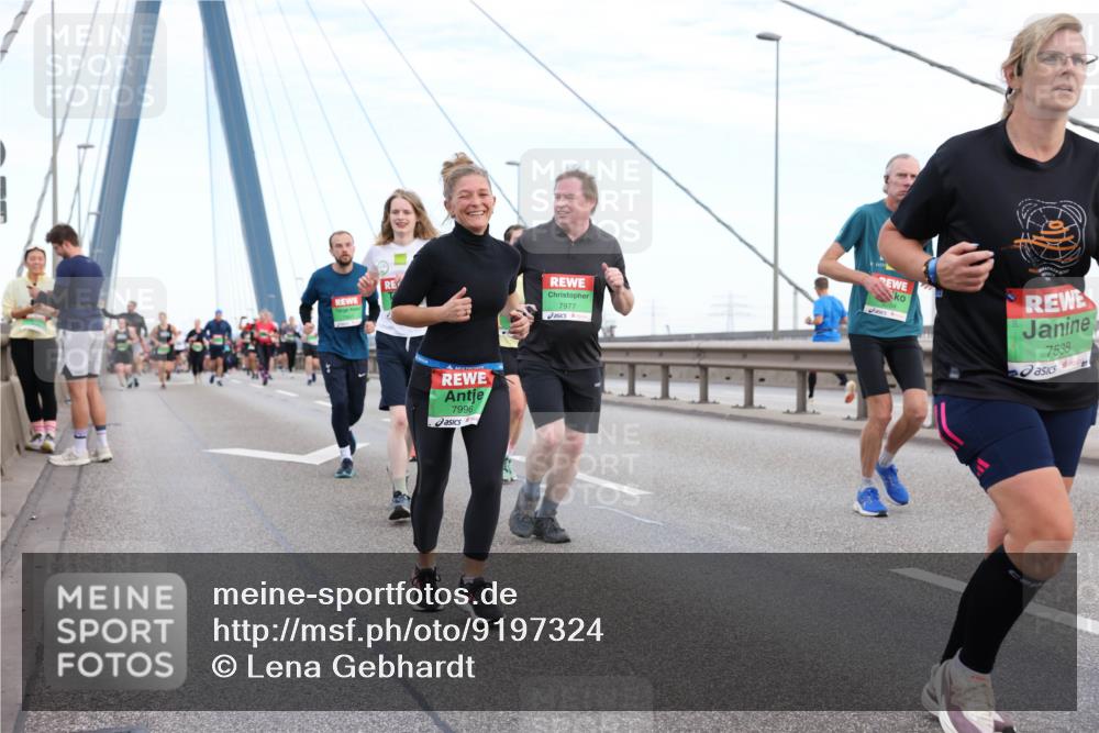 03.10.2025 - Köhlbrandbrückenlauf Lena Gebhardt http://msf.ph/oto/9197324 03.10.2025 15:30:55 Position 1 7996, 7977, 7538 meine-sportfotos.de