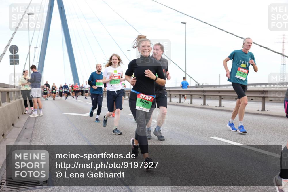 03.10.2025 - Köhlbrandbrückenlauf Lena Gebhardt http://msf.ph/oto/9197327 03.10.2025 15:30:56 Position 1 7978, 7996, 202, 5 meine-sportfotos.de