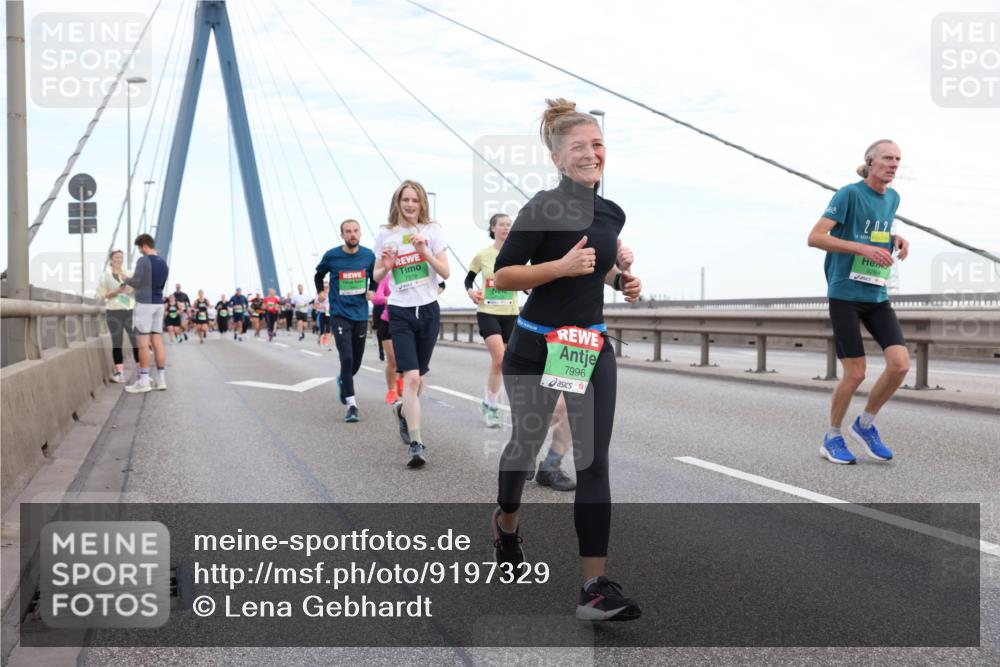 03.10.2025 - Köhlbrandbrückenlauf Lena Gebhardt http://msf.ph/oto/9197329 03.10.2025 15:30:56 Position 1 7996 meine-sportfotos.de