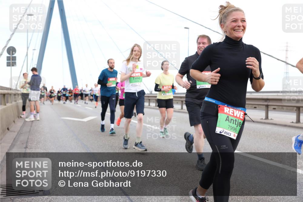 03.10.2025 - Köhlbrandbrückenlauf Lena Gebhardt http://msf.ph/oto/9197330 03.10.2025 15:30:56 Position 1 7978, 797, 7996 meine-sportfotos.de