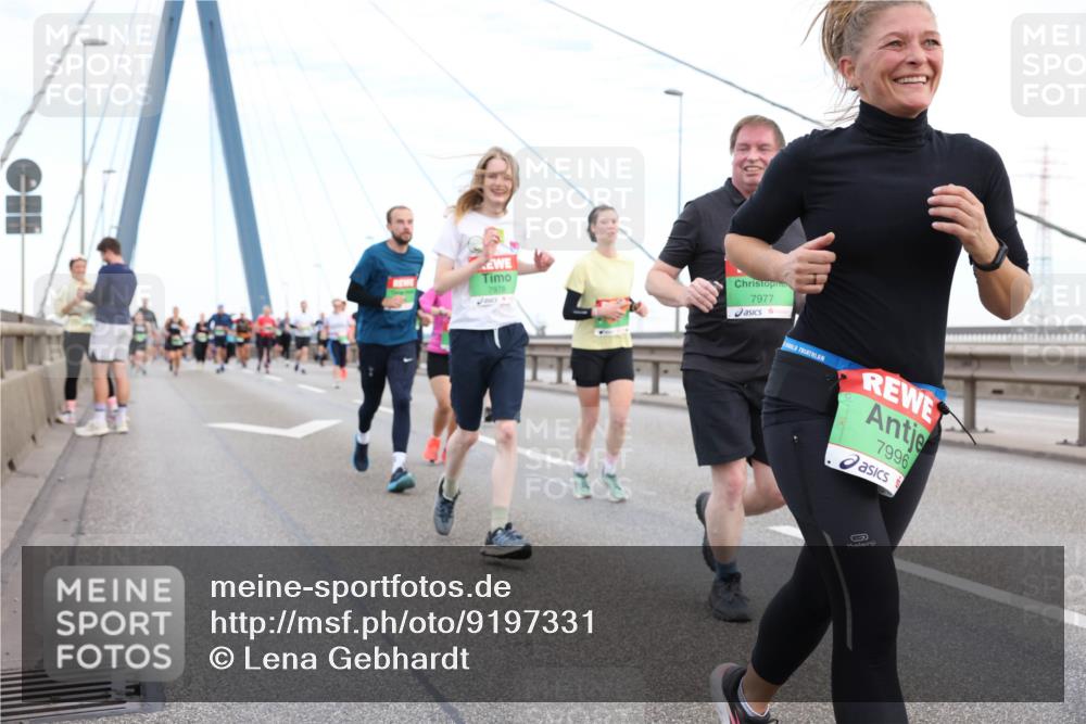 03.10.2025 - Köhlbrandbrückenlauf Lena Gebhardt http://msf.ph/oto/9197331 03.10.2025 15:30:56 Position 1 7978, 7977, 7996 meine-sportfotos.de