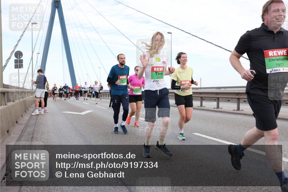 03.10.2025 - Köhlbrandbrückenlauf Lena Gebhardt http://msf.ph/oto/9197334 03.10.2025 15:30:57 Position 1 797, 7977 meine-sportfotos.de