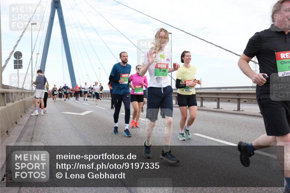 03.10.2025 - Köhlbrandbrückenlauf Lena Gebhardt http://msf.ph/oto/9197335 03.10.2025 15:30:57 Position 1 7978 meine-sportfotos.de