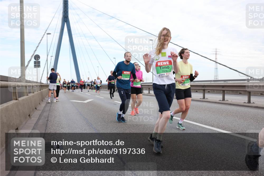 03.10.2025 - Köhlbrandbrückenlauf Lena Gebhardt http://msf.ph/oto/9197336 03.10.2025 15:30:57 Position 1 7978 meine-sportfotos.de