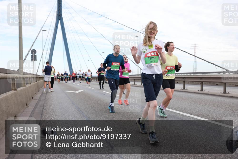 03.10.2025 - Köhlbrandbrückenlauf Lena Gebhardt http://msf.ph/oto/9197337 03.10.2025 15:30:57 Position 1 7941, 7978, 7758 meine-sportfotos.de