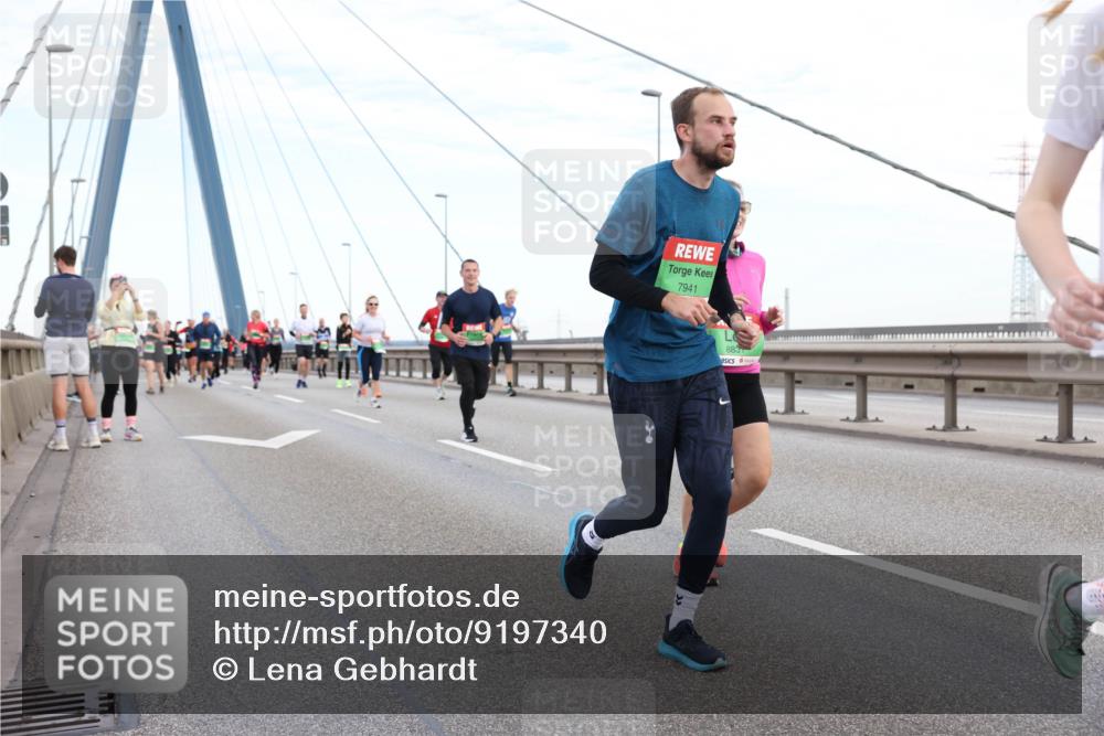 03.10.2025 - Köhlbrandbrückenlauf Lena Gebhardt http://msf.ph/oto/9197340 03.10.2025 15:30:58 Position 1 7941, 883 meine-sportfotos.de