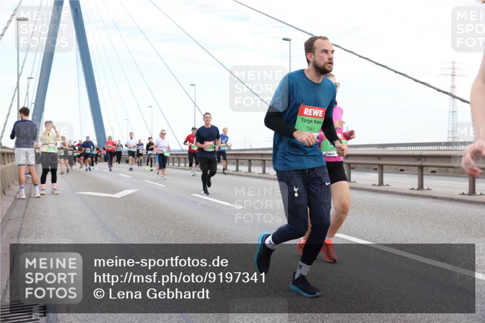 03.10.2025 - Köhlbrandbrückenlauf Lena Gebhardt http://msf.ph/oto/9197341 03.10.2025 15:30:58 Position 1 7941, 883 meine-sportfotos.de