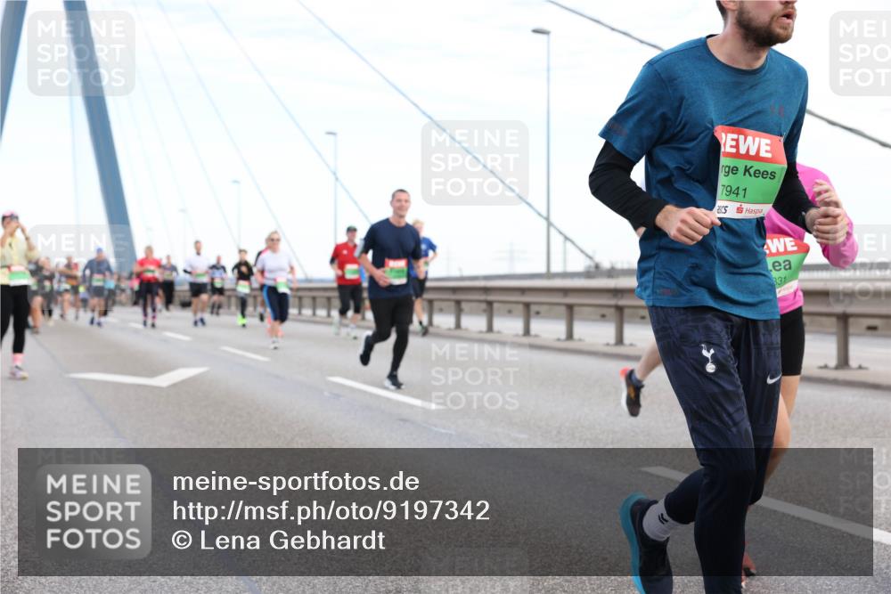 03.10.2025 - Köhlbrandbrückenlauf Lena Gebhardt http://msf.ph/oto/9197342 03.10.2025 15:30:58 Position 1 7941, 331 meine-sportfotos.de