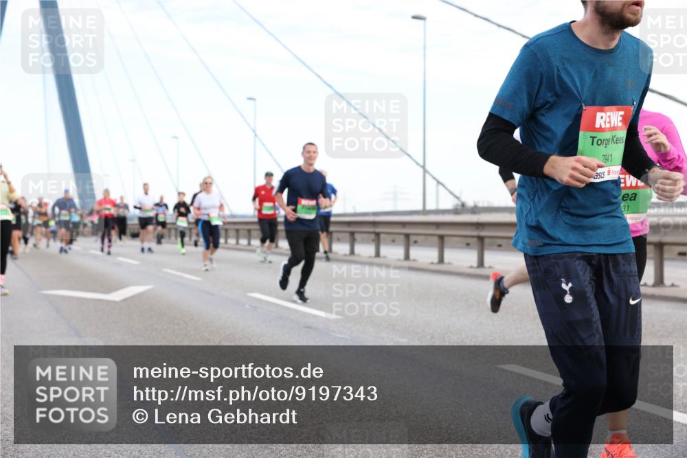 03.10.2025 - Köhlbrandbrückenlauf Lena Gebhardt http://msf.ph/oto/9197343 03.10.2025 15:30:58 Position 1 7941, 31 meine-sportfotos.de