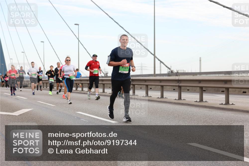 03.10.2025 - Köhlbrandbrückenlauf Lena Gebhardt http://msf.ph/oto/9197344 03.10.2025 15:30:59 Position 1 9476 meine-sportfotos.de