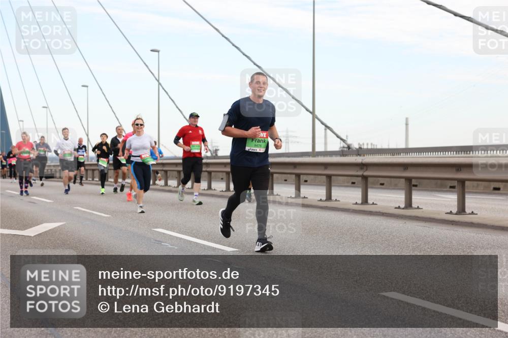 03.10.2025 - Köhlbrandbrückenlauf Lena Gebhardt http://msf.ph/oto/9197345 03.10.2025 15:30:59 Position 1 9476 meine-sportfotos.de
