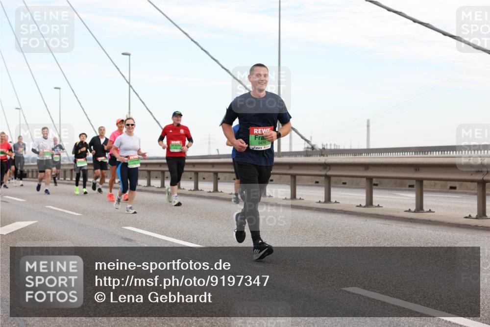 03.10.2025 - Köhlbrandbrückenlauf Lena Gebhardt http://msf.ph/oto/9197347 03.10.2025 15:30:59 Position 1 9476 meine-sportfotos.de