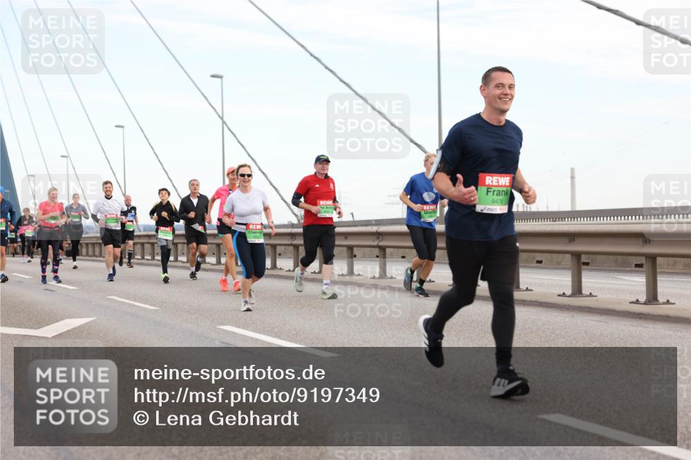 03.10.2025 - Köhlbrandbrückenlauf Lena Gebhardt http://msf.ph/oto/9197349 03.10.2025 15:31:00 Position 1 9476 meine-sportfotos.de